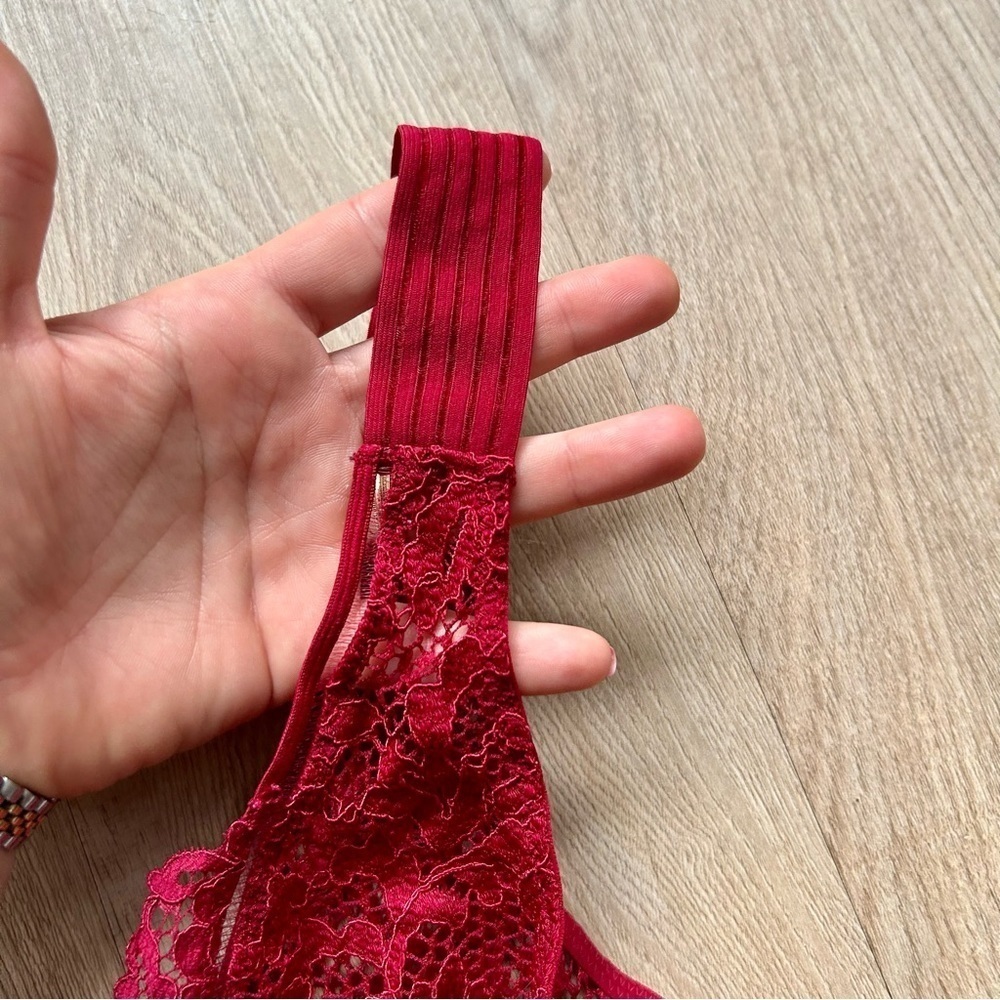 Victoria‘s Secret Red Lace Sheer Bodysuit V-Neck Lingerie - Picture 2 of 6